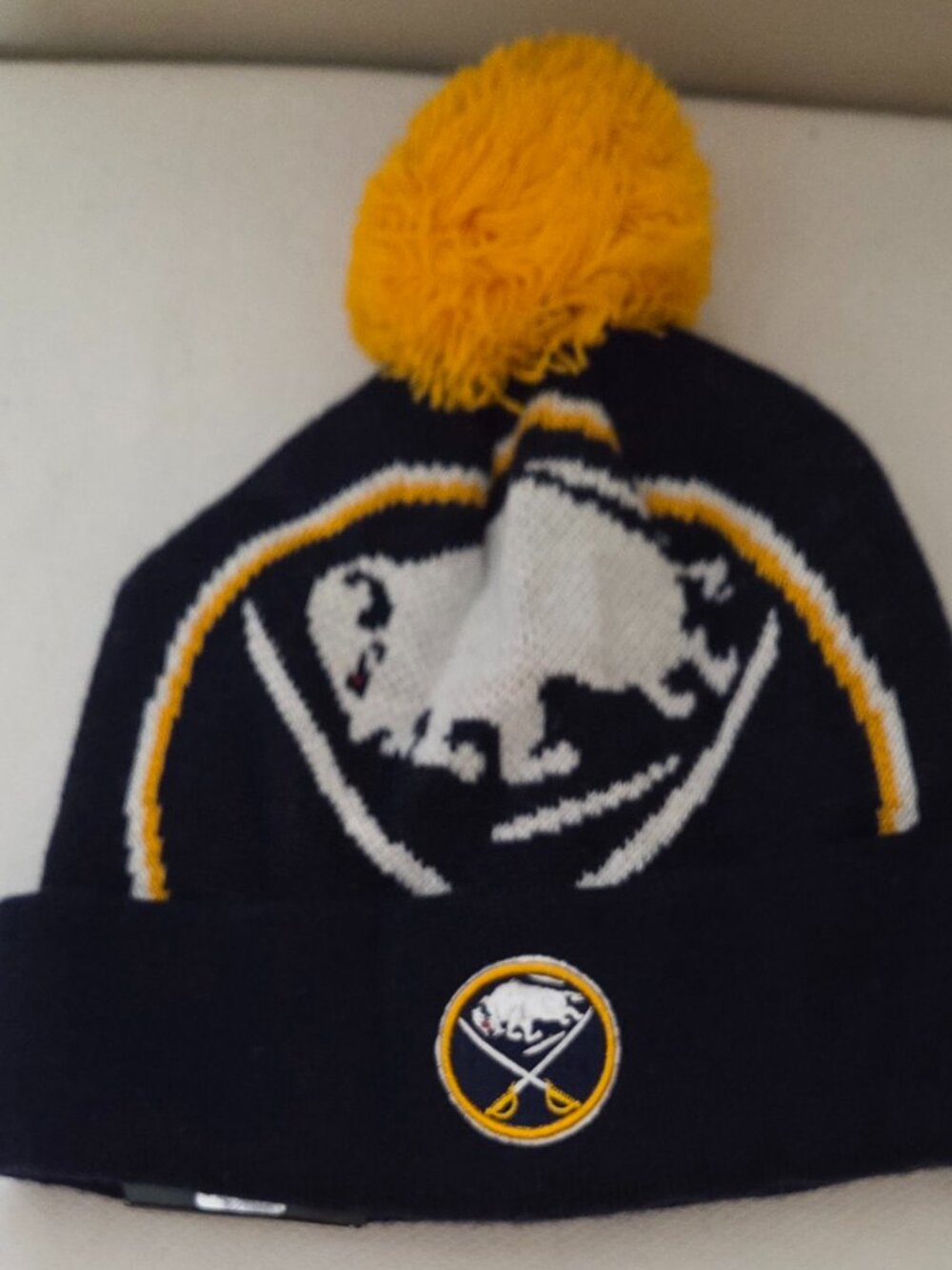 Beanie/Winter Hat: Buffalo Sabres, New Era (Pom-Pom, NHL)